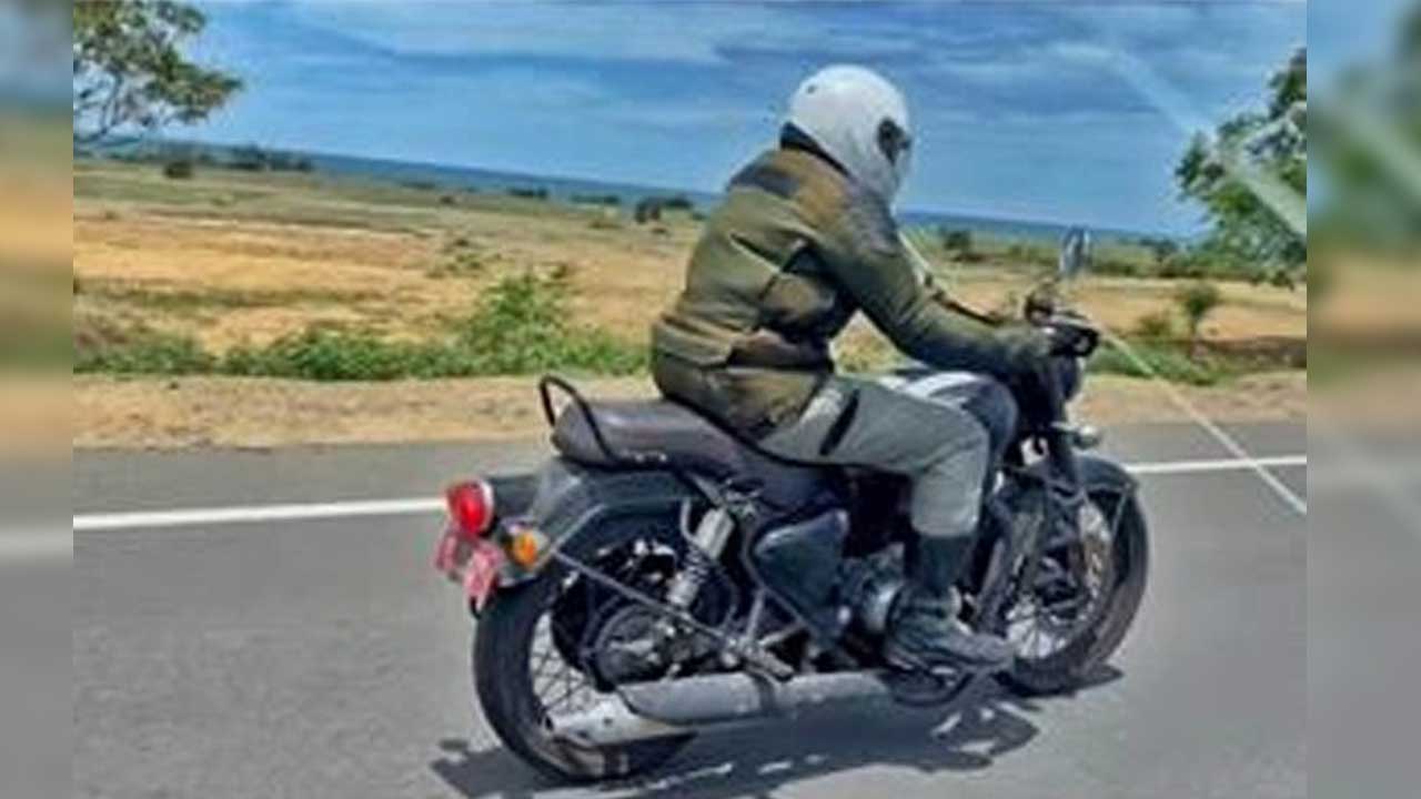 రోడ్లపై రయ్.. రయ్!