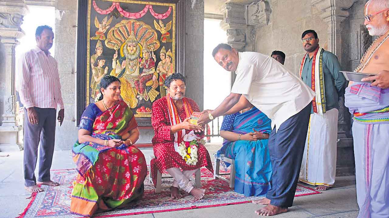 లక్ష్మీనర్సింహస్వామి సేవలో సినీ నటుడు సాయికుమార్‌
