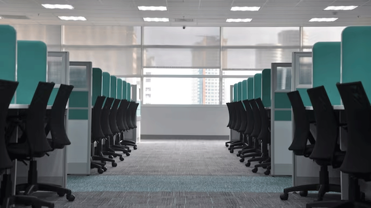 campus hiring | ఐటీ కంపెనీల క్యాంప‌స్ హైరింగ్‌లో 40 శాతం కోత