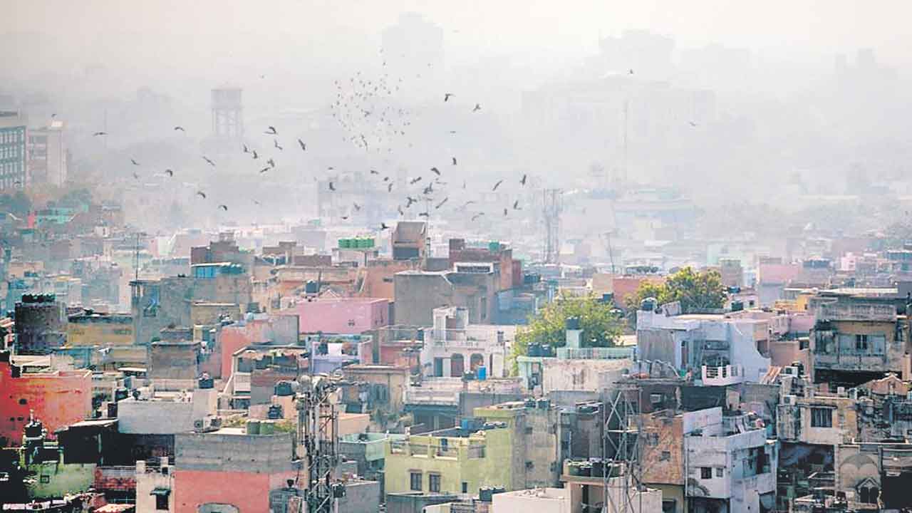 Delhi | బస్తీలు కూల్చితే.. పేదరికం పోతుందా?.. ఢిల్లీలో మురికివాడల కూల్చివేతకు కేంద్రం నోటీసులు