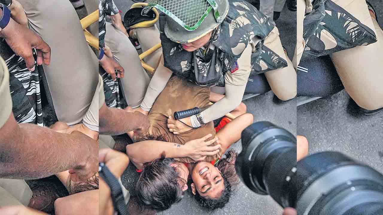 ఆడ బిడ్డలకు అండగా..