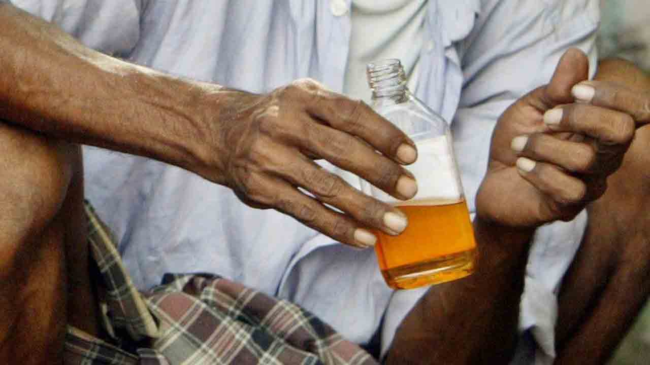 spurious liquor | కల్తీ మద్యం తాగి 13 మంది మృతి.. 30 మందికి అస్వస్థత