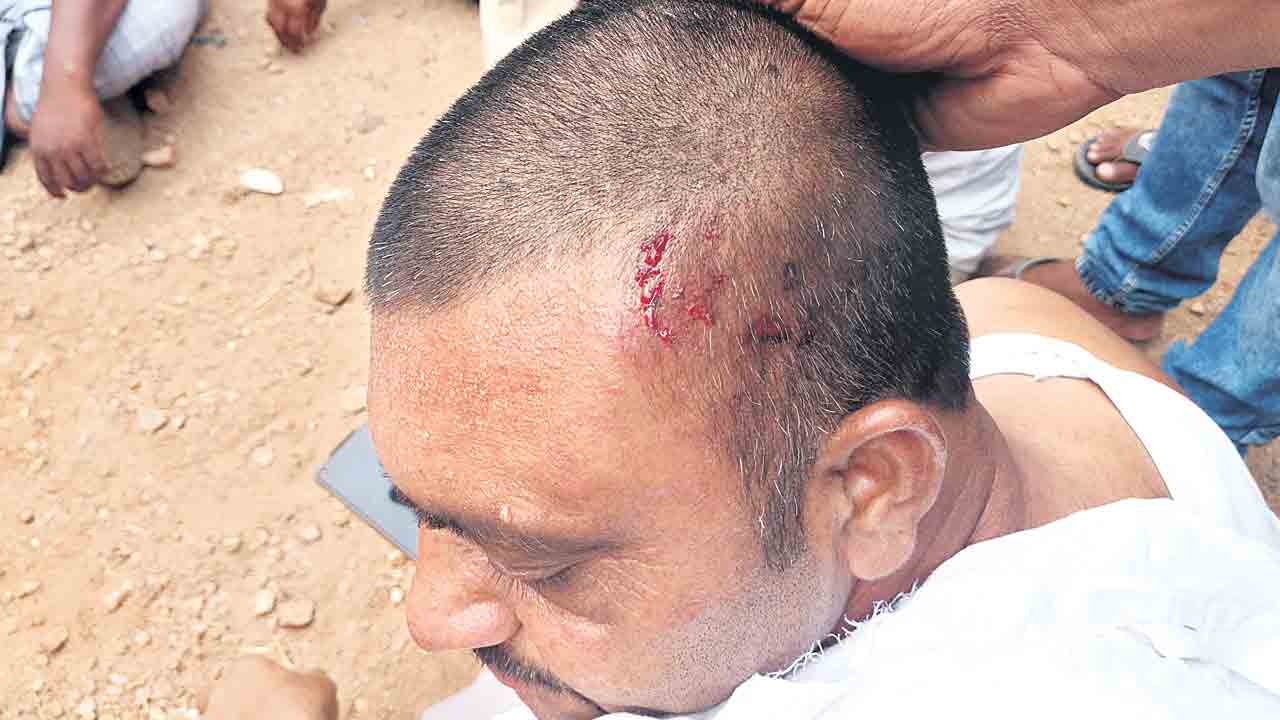 బీఆర్ఎస్ నేతపై దాడి