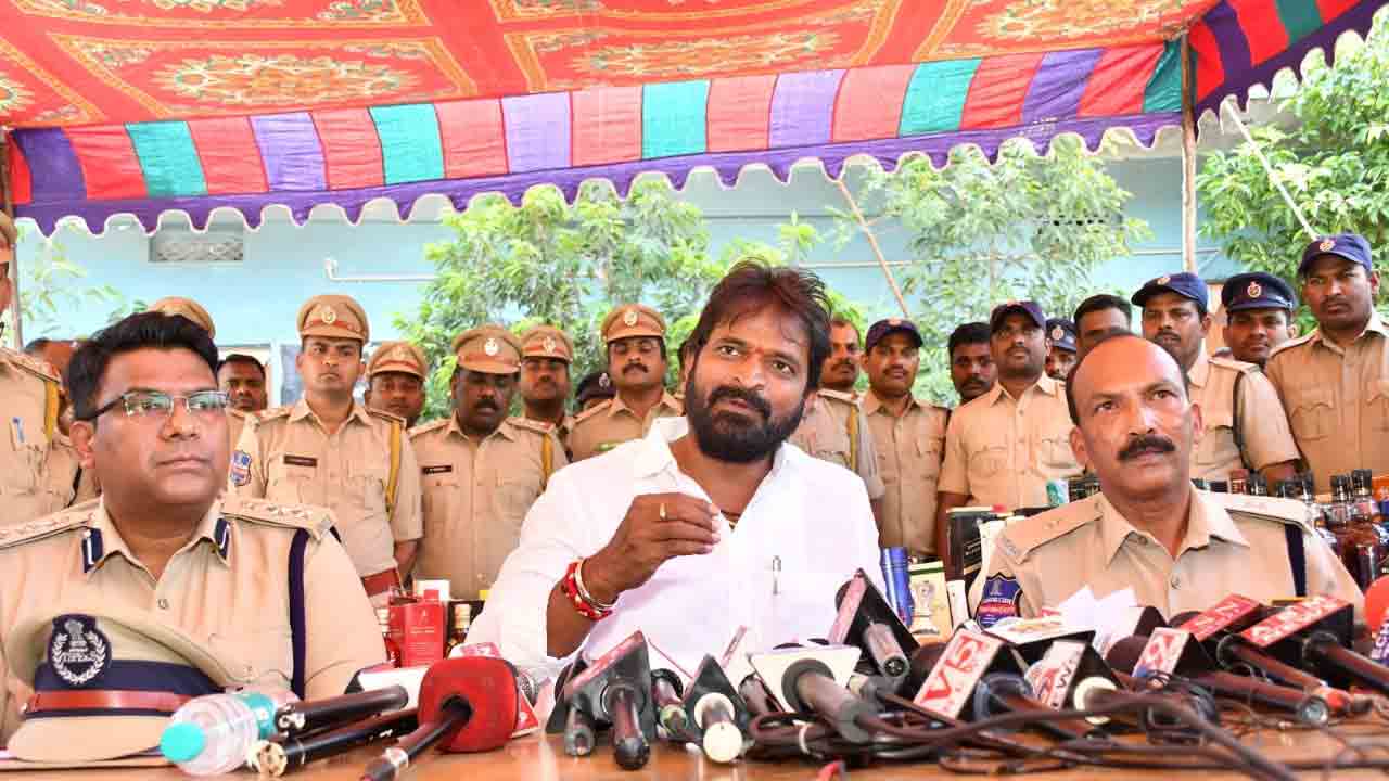 Telangana | ఇత‌ర రాష్ట్రాల మ‌ద్యం తెలంగాణ‌లో అమ్మ‌డం నేరం : మంత్రి శ్రీనివాస్ గౌడ్