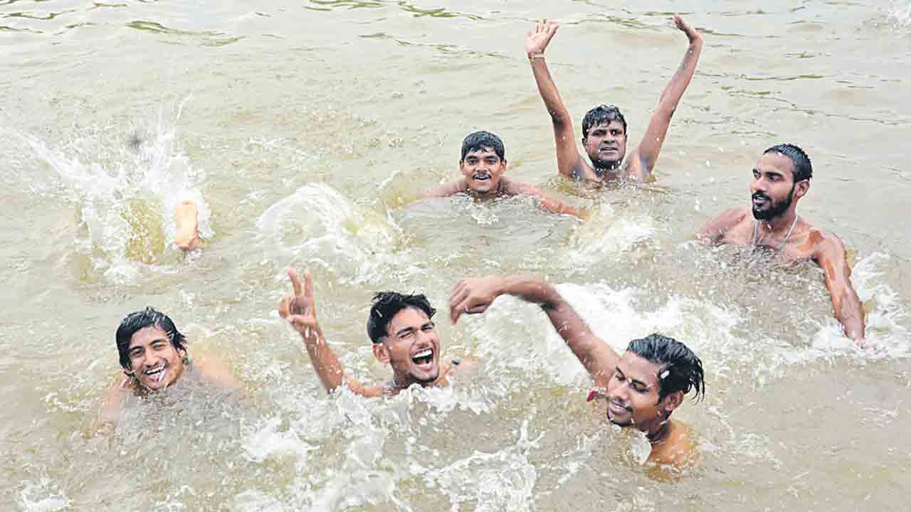 మండుతున్న ఎండలు..