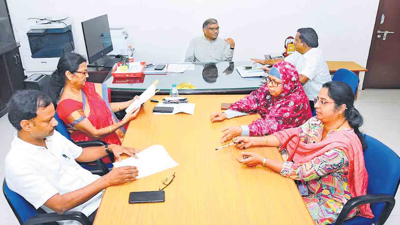 విధుల్లోకి టీయూ రిజిస్ట్రార్