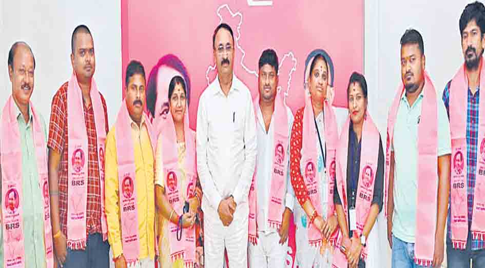 జగన్ సర్కార్ తీరుతో యువత వలసబాట