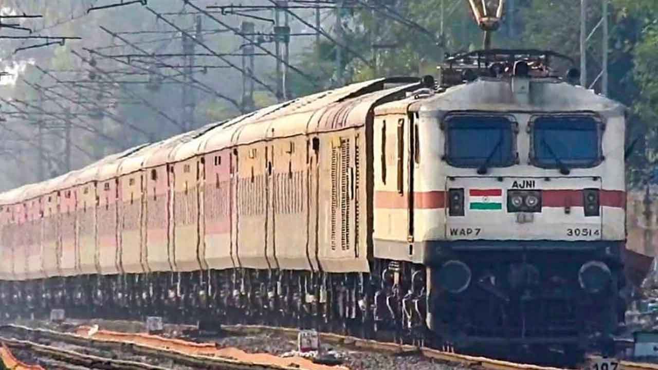 వేసవి సీజన్‌కు ప్రత్యేక రైళ్లు