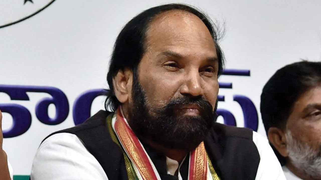 యూత్‌ కాంగ్రెస్‌ నేత ప్రశాంత్‌కు నోటీసులు