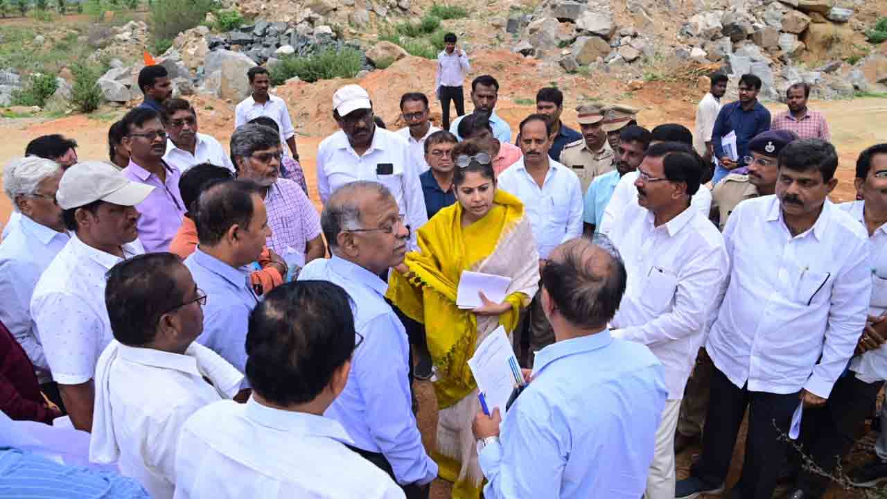 Palamuru Lift | వట్టెం రిజర్వాయర్ పనులను ప‌రిశీలించిన మంత్రి నిరంజ‌న్ రెడ్డి, సీఎం ఓఎస్డీ స్మితా స‌బ‌ర్వాల్