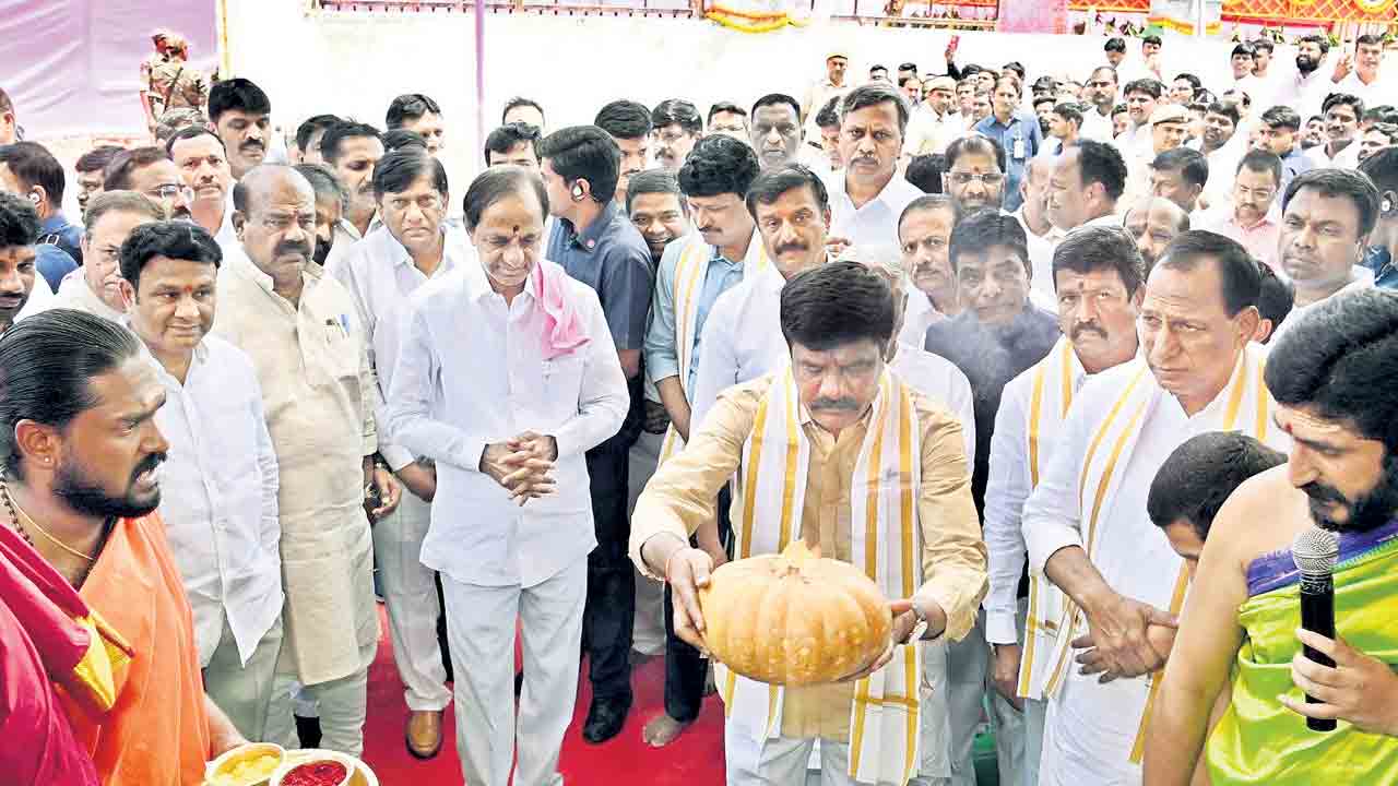 అట్టహాసంగా బీఆర్‌ఎస్‌ భవన్‌ ప్రారంభోత్సవం