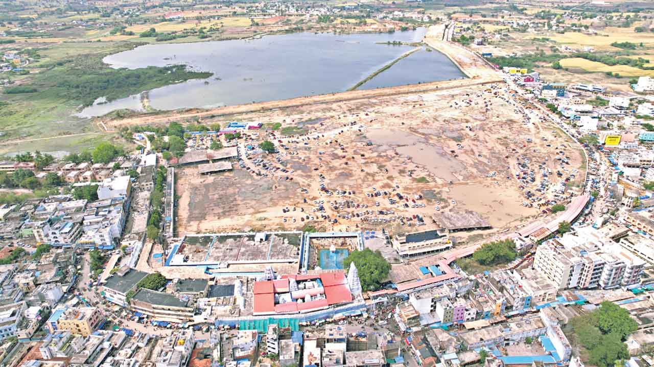 కనువిందు.. వేములవాడ క్షేత్రం