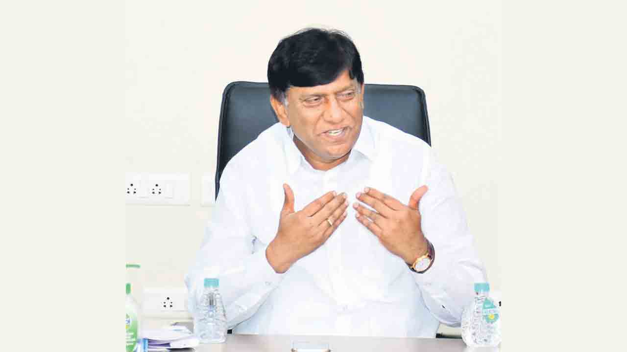 దశాబ్ది ఉత్సవాలను ఘనంగా జరుపుకోవాలి