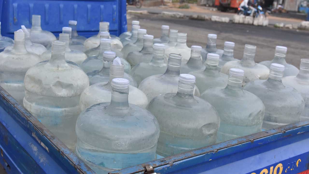 Water | పుట్టగొడుగుల్లా పుట్టకొస్తున్న వాటర్‌ ప్లాంట్లు.. నాచు, పాకురున్న ట్యాంకుల్లోనే నీటి నిల్వ.. వాటితోనే ప్రజలకు సరఫరా