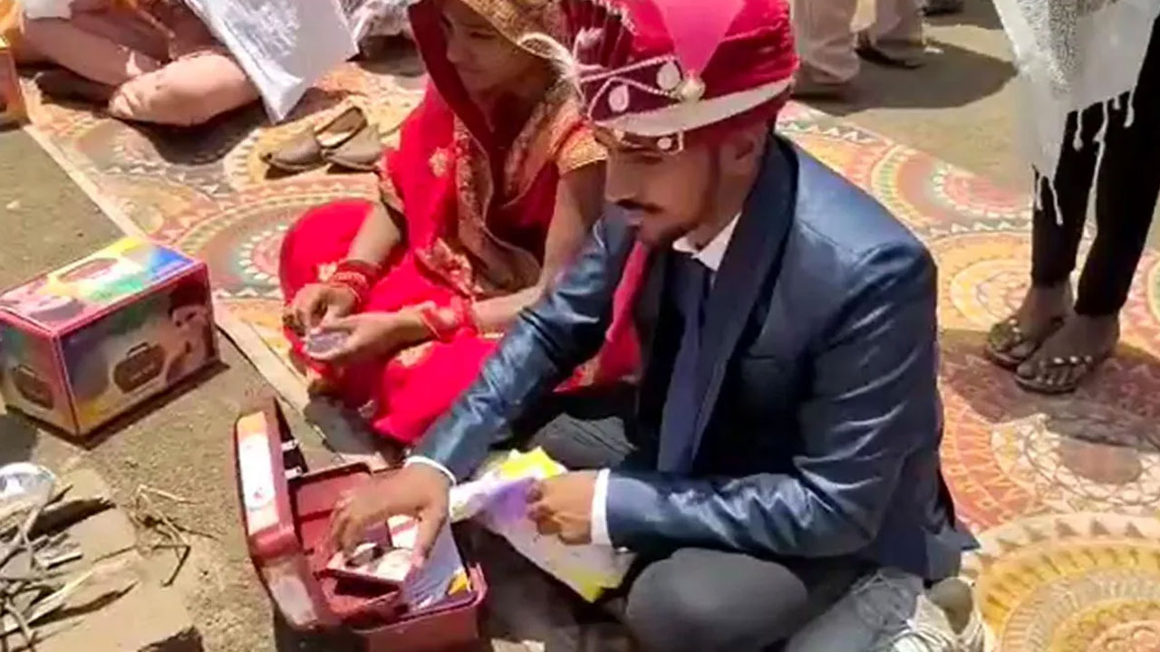 New Wedding Kits: వెడ్డింగ్ కిట్‌లో కండోమ్‌లు, బ‌ర్త్ కంట్రోల్ పిల్స్‌..