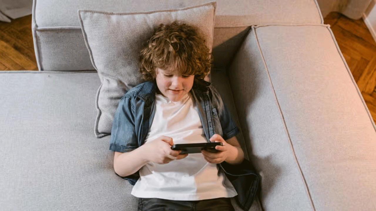 ఈ షాకింగ్ స‌ర్వే వివ‌రాలు చూస్తే మీ పిల్ల‌ల‌కు స్మార్ట్‌ఫోన్లు ఇవ్వ‌రు..!