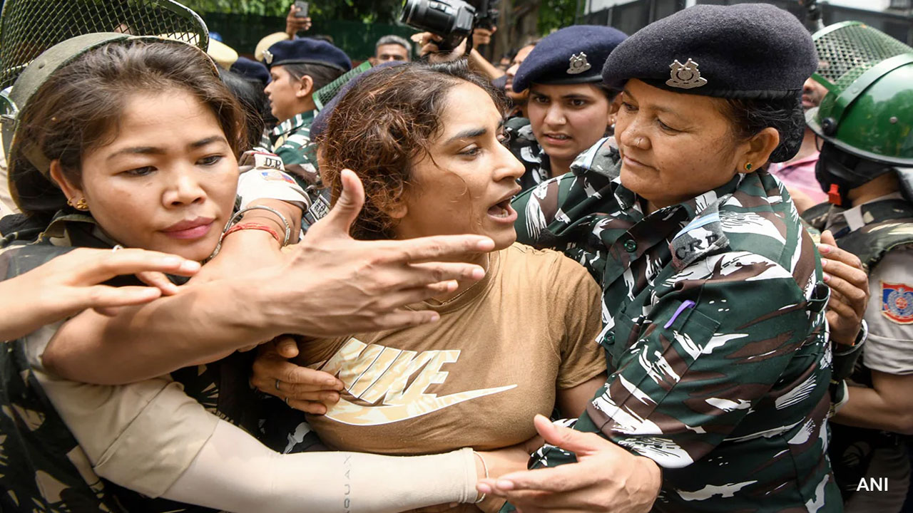 United World Wrestling: రెజర్లకు ప్ర‌పంచ రెజ్లింగ్ స‌మాఖ్య మద్దతు.. అలా చేయకుంటే ఫెడ‌రేష‌న్‌ను ర‌ద్దు చేస్తామని హెచ్చరిక