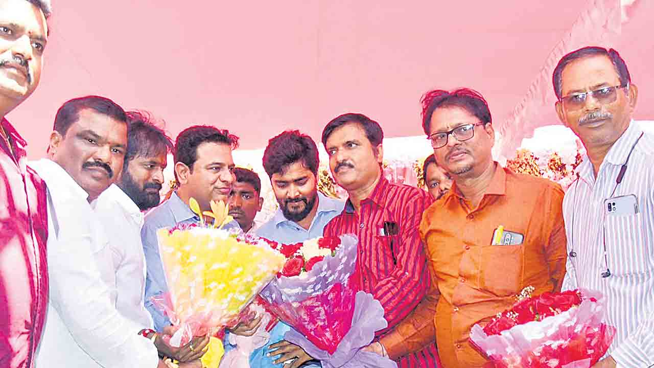 ఉద్యోగుల పక్షపాతి కేసీఆర్‌