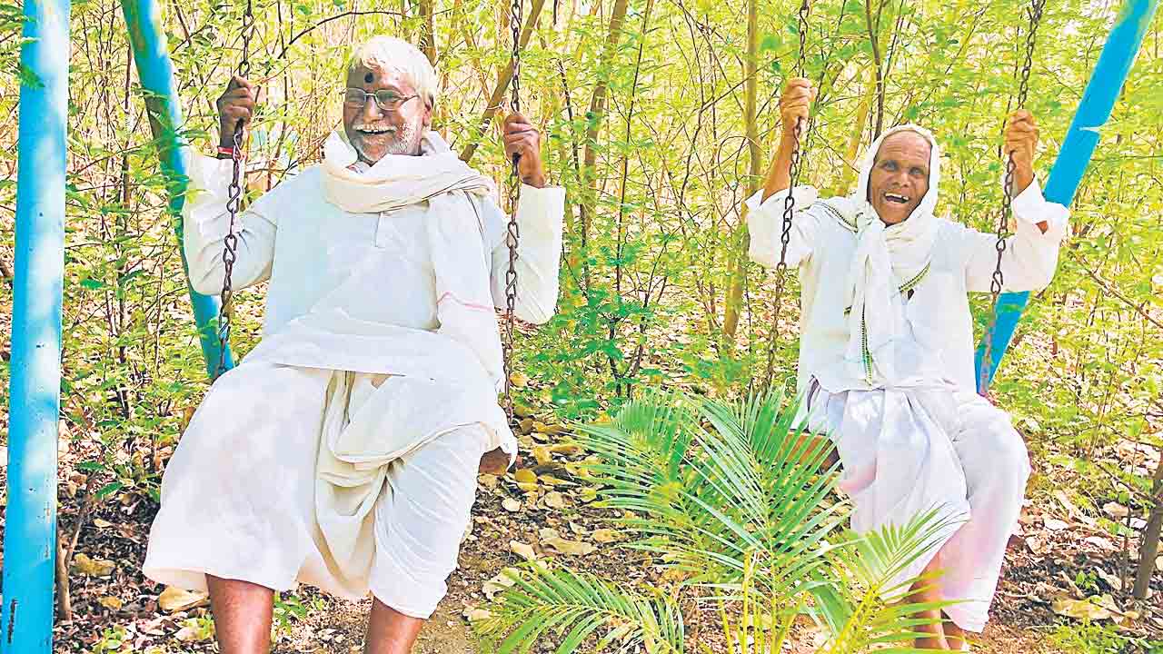Palle Prakruthi Vanam |  ప్రకృతివనంలో తాతల సంబురం