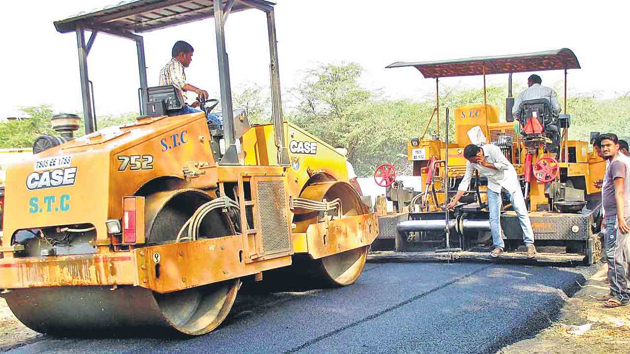 రూ.2,800 కోట్లతో రోడ్ల మరమ్మతులు