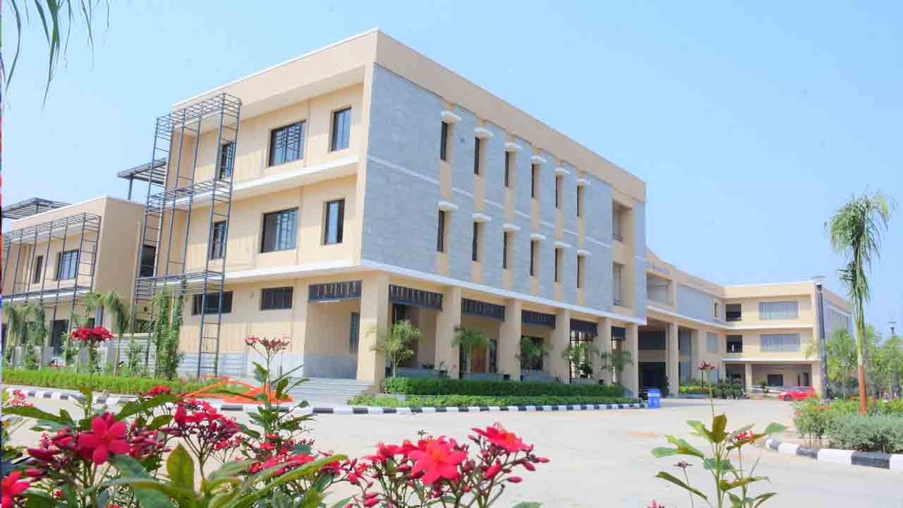 చేరువైన పాల‌న‌