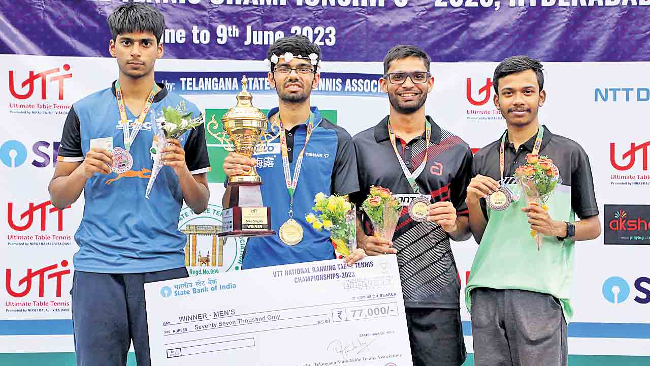 టీటీ చాంప్స్‌ మానవ్‌, ఐహిక