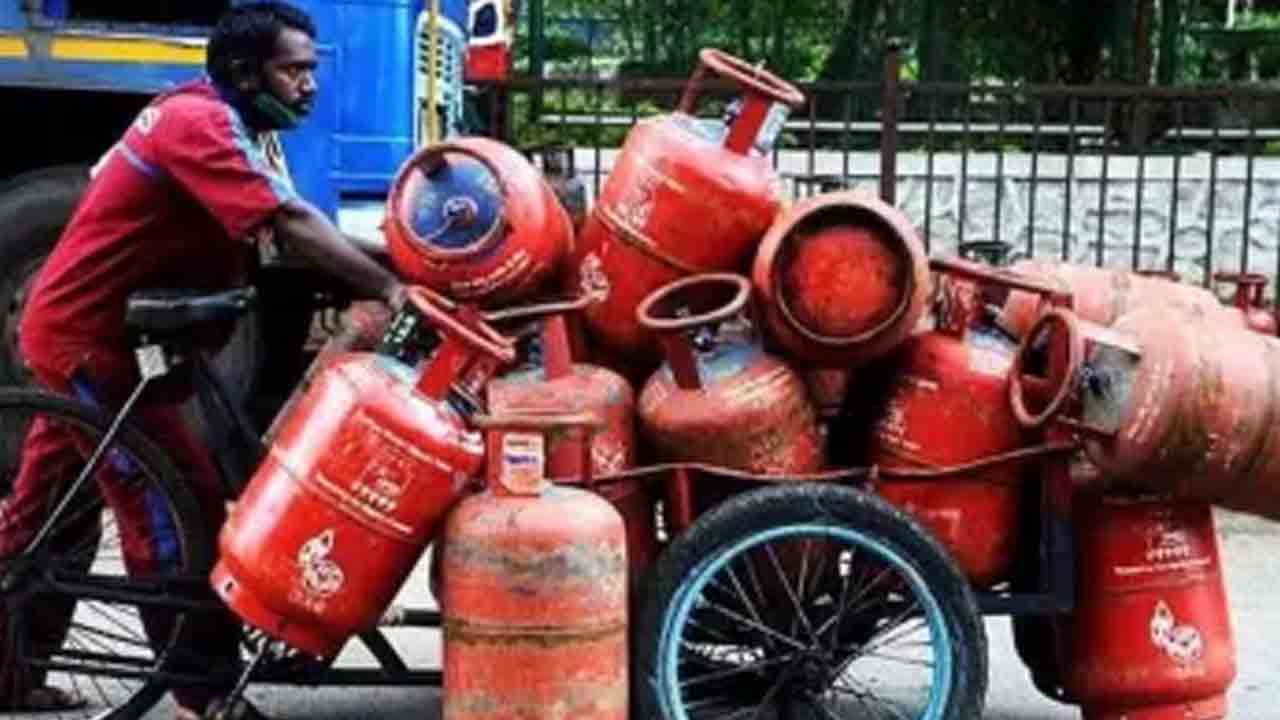 Manipur |  ఆ రాష్ట్రంలో లీటర్‌ పెట్రోల్‌ రూ.200.. వంటనూనె రూ.250..