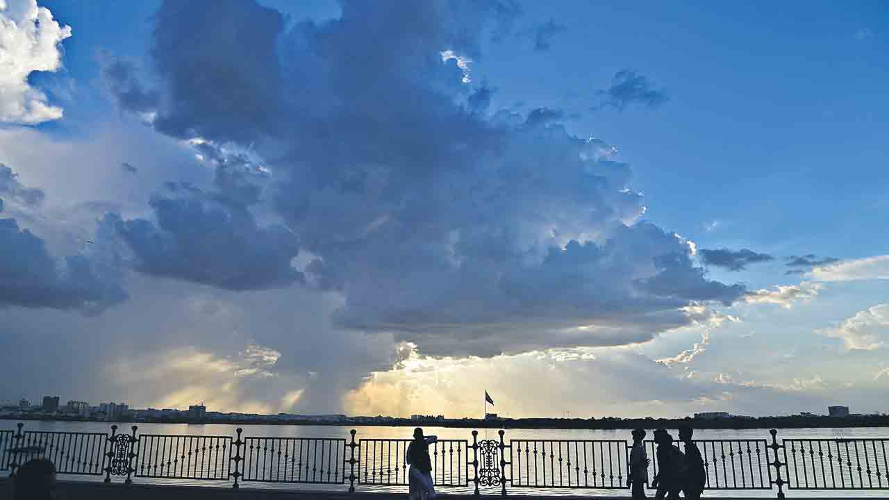 తేలికపాటి వానలు..