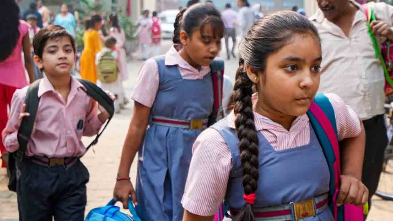 మోగిన బడిగంట..