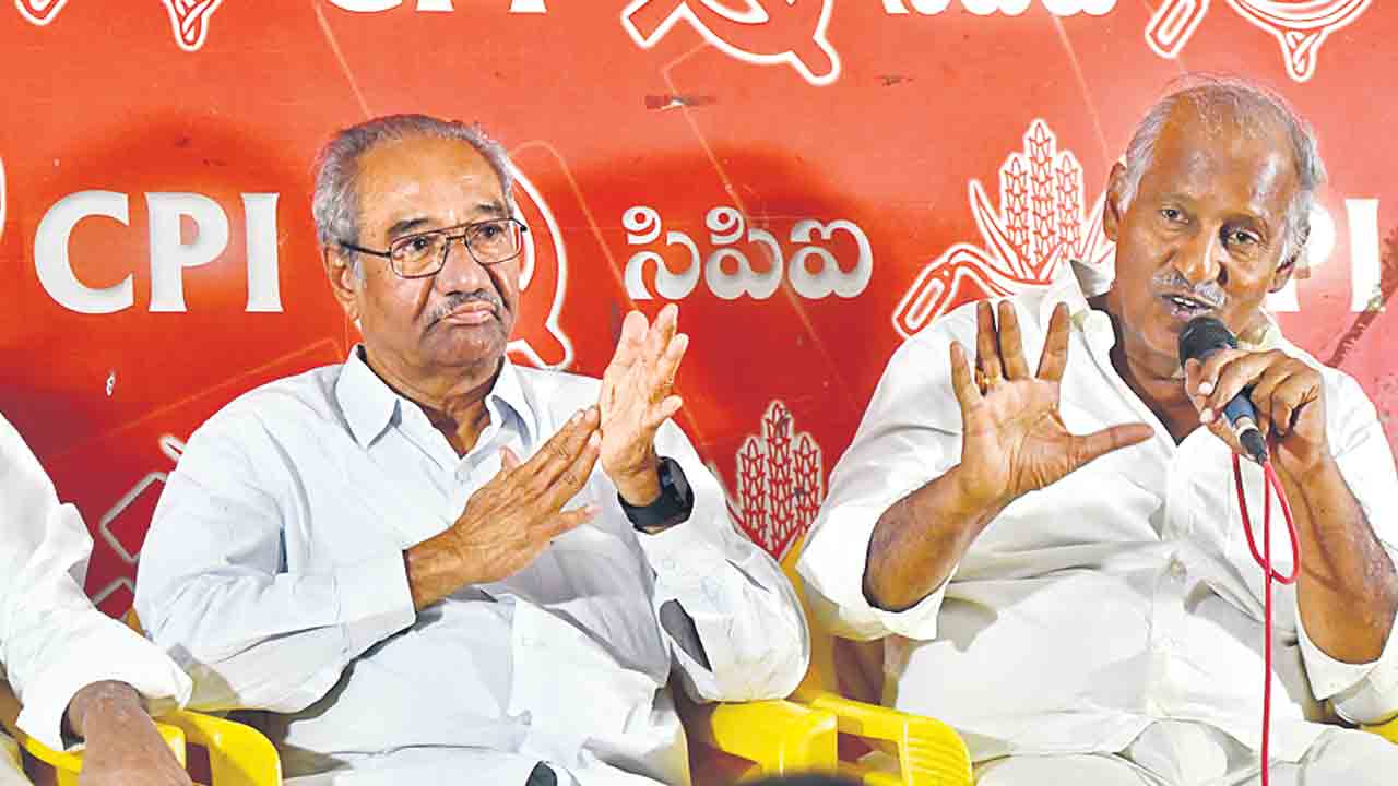 తెలంగాణకు ఏం చేశారని పర్యటన