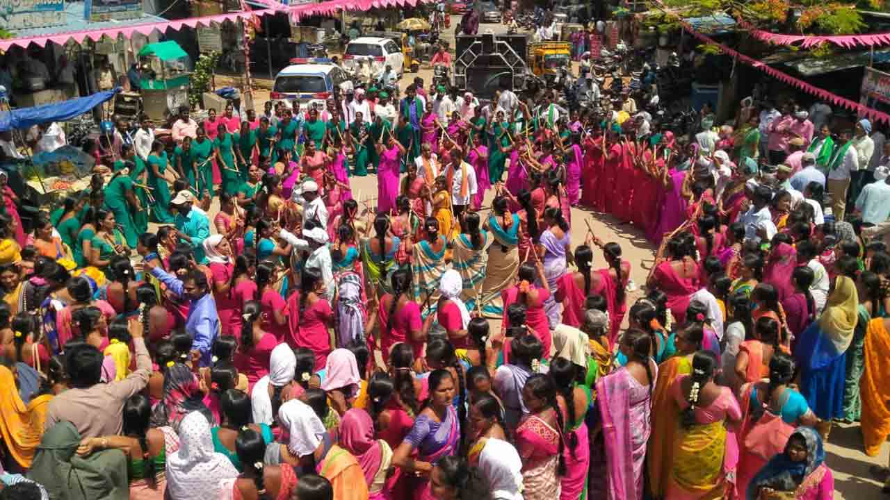 అంబరాన్నంటిన ఆడబిడ్డల సంబురం