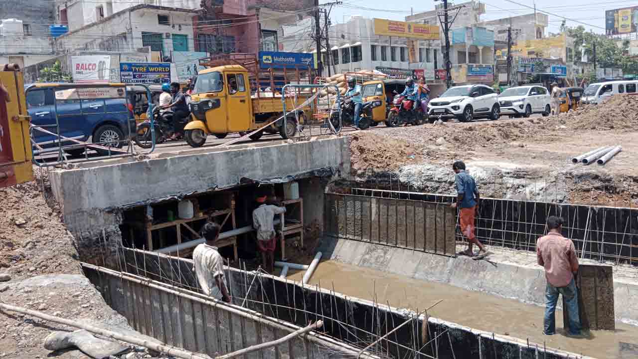 శరవేగంగా కల్వర్టు పనులు