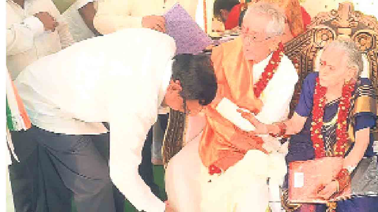 బోధనకే నిర్వచనం శ్రీరామకవచం