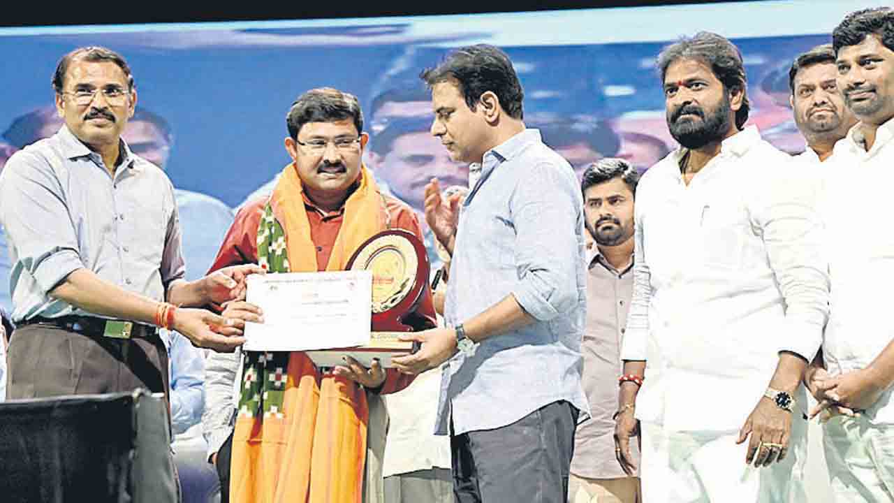 ఉత్తమ సేవలకు ‘ప్రగతి’ పురస్కారం