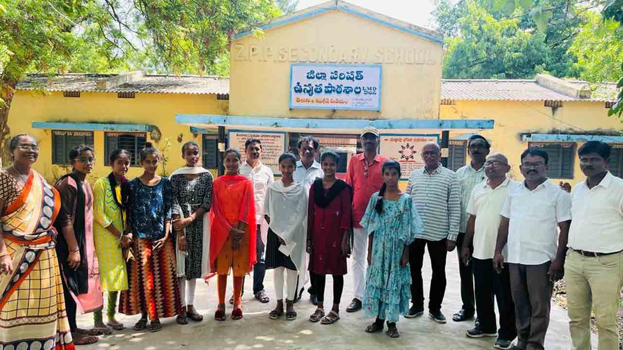 Mana ooru Mana Badi |  మన ఊరి బడికే.. మన పిల్లలు.. సర్కారు బడిలో చేర్పించేందుకే తల్లిదండ్రుల మొగ్గు