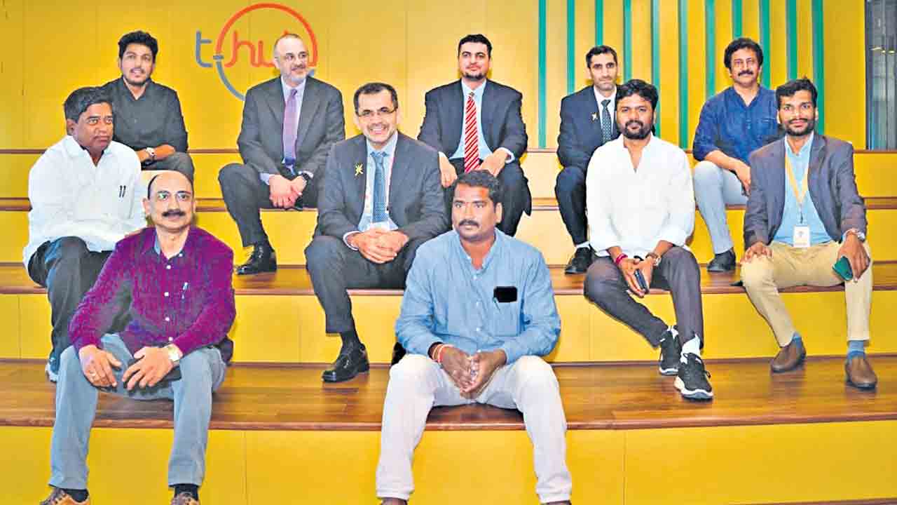 టీ హబ్‌ సందర్శించిన ఒమన్‌ కేంద్ర మంత్రి