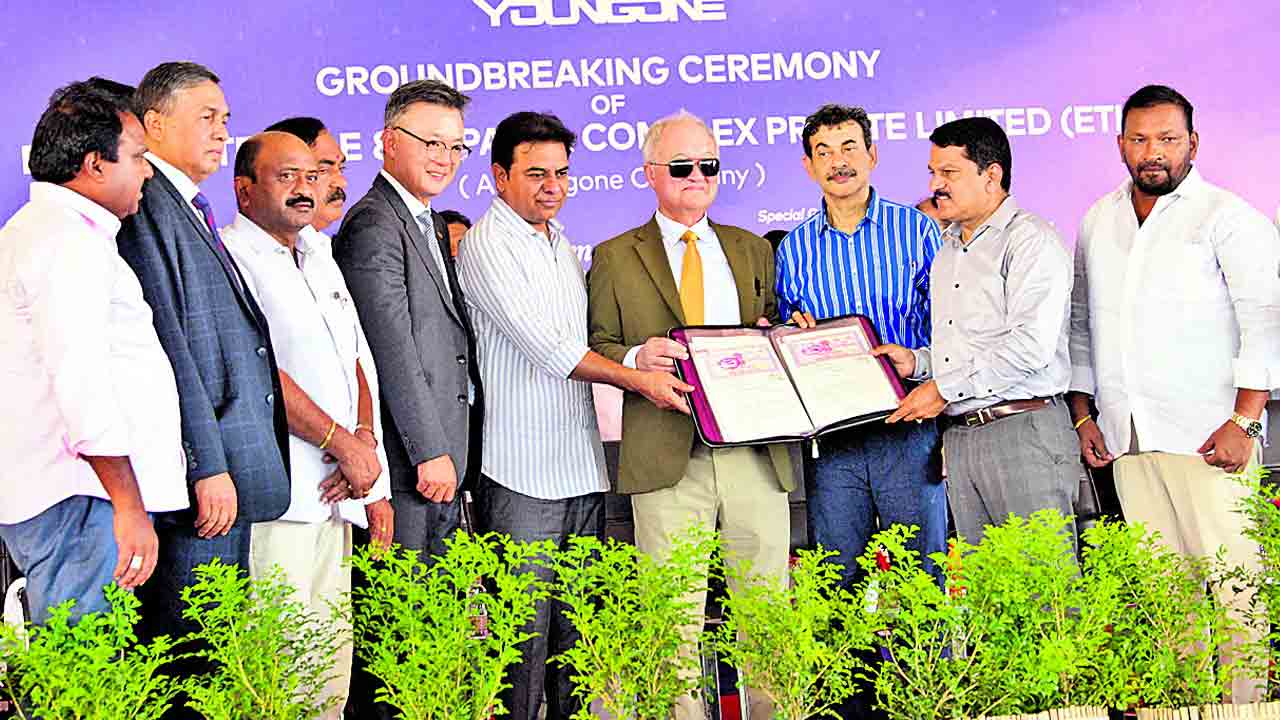 మెగా పార్కులో స్థానికులకే ఉద్యోగాలు