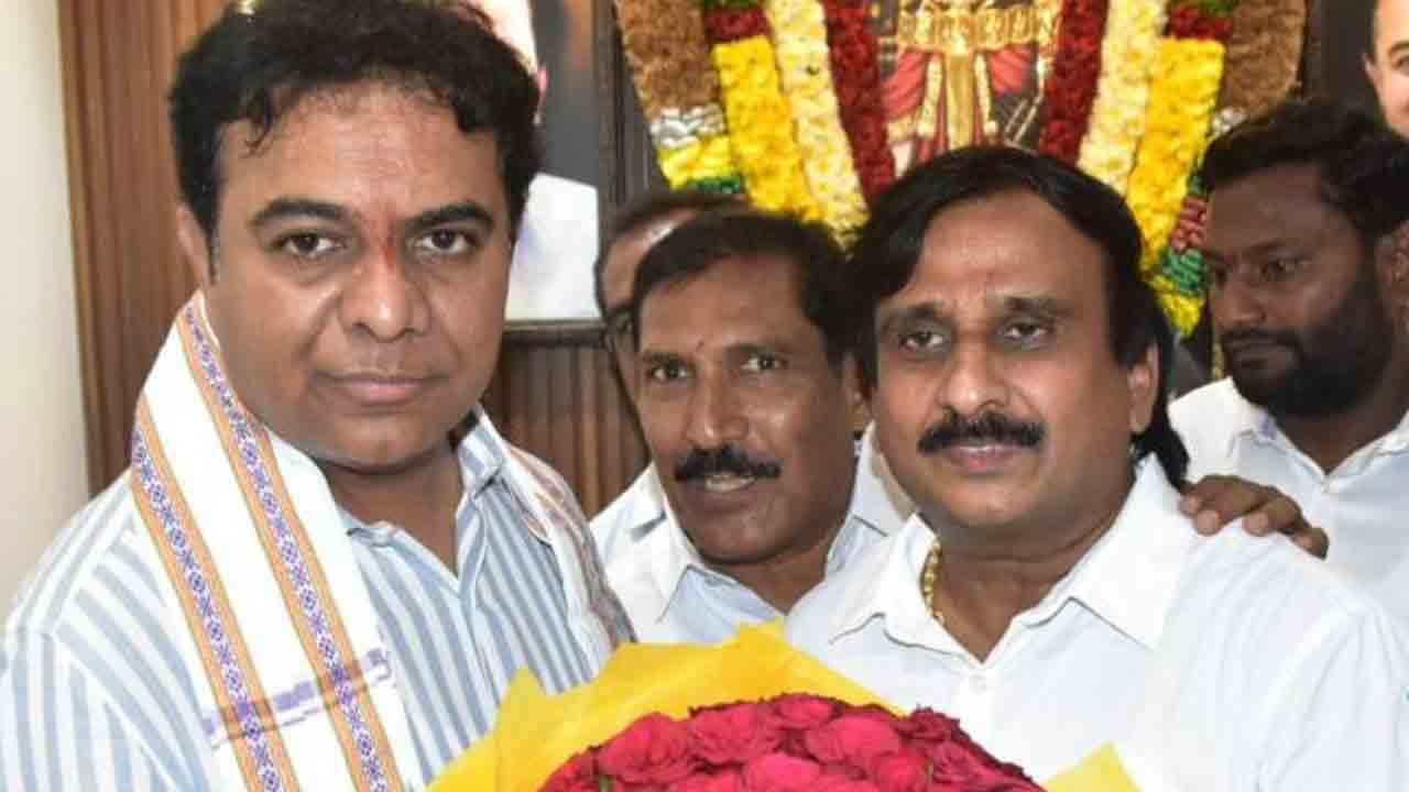 నగరంలో మంత్రి కేటీఆర్‌కు వినతుల వెల్లువ