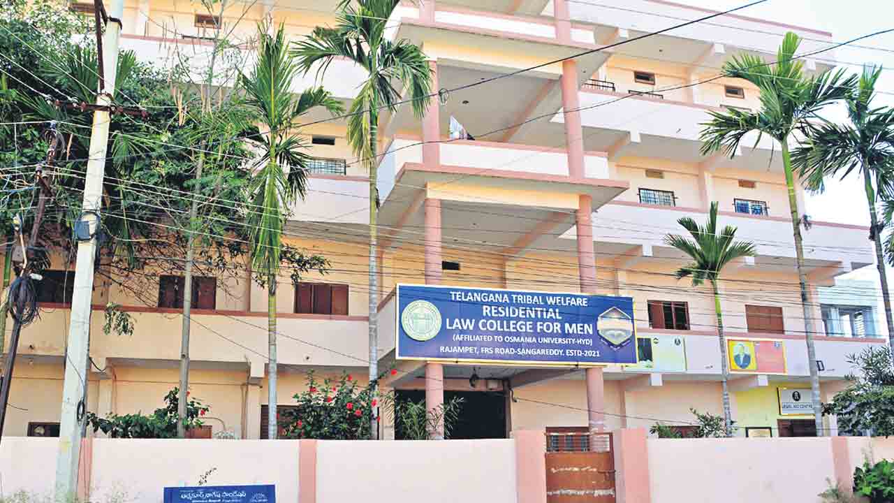 కేసీఆర్‌ పాలనలో విద్యారంగానికి పెద్దపీట