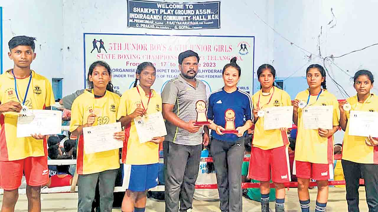 అదరగొట్టిన గురుకుల బాక్సర్లు