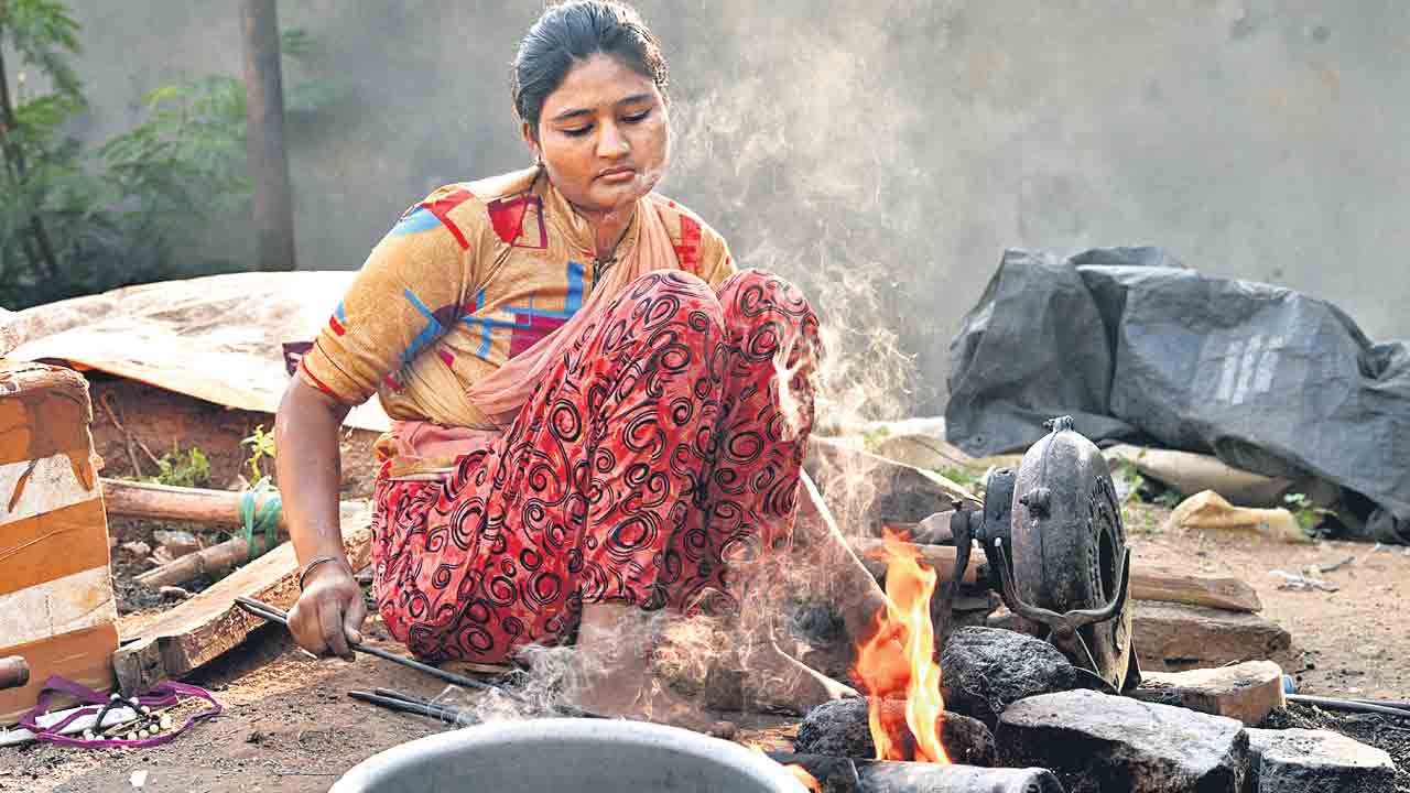 Traditional occupation |  కుల వృత్తులకు ప్రోత్సాహకం.. బీసీ కులవృత్తిదారులకు వంద శాతం సబ్సిడీతో ఆర్థిక సహాయం