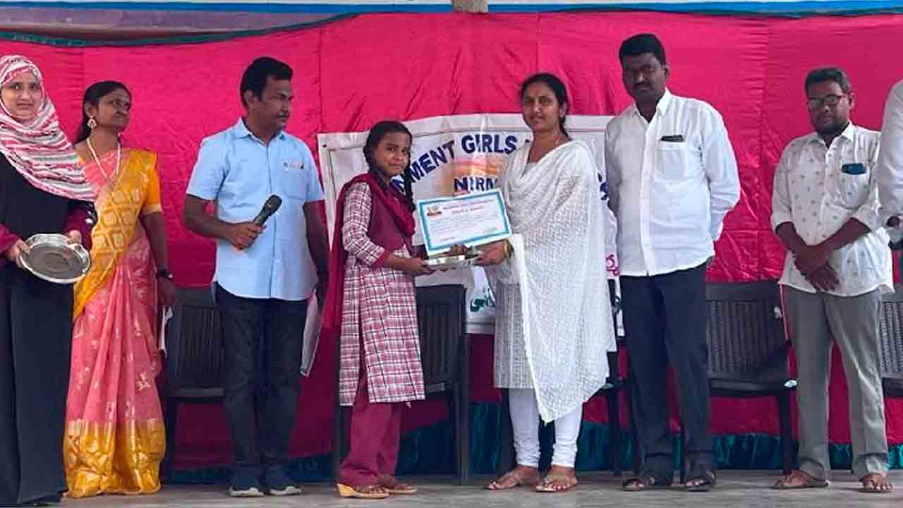 పాఠశాలల్లో ఘనంగా విద్యా దినోత్సవం