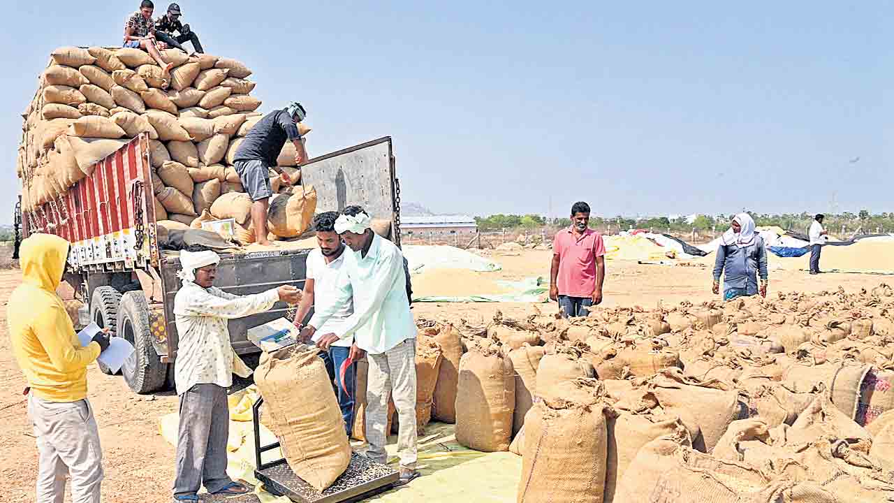 Paddy Procurement |  యాసంగిలో రాష్ట్రంలో 65.56 లక్షల టన్నుల వడ్ల కొనుగోలు.. 6.75 లక్షల టన్నులతో నల్లగొండ టాప్‌