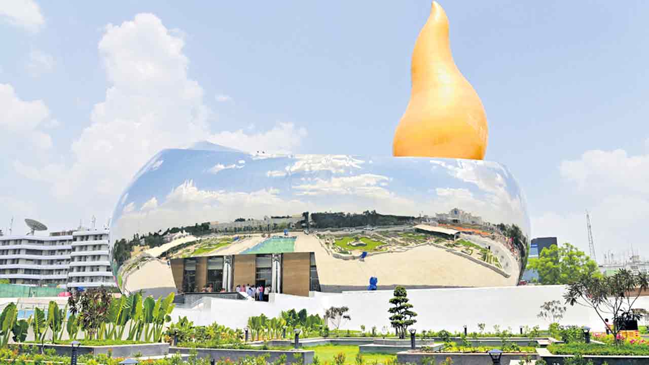 Telangana Martyrs memorial | భావితరాలకు చరిత్రను చాటిచెప్పేలా.. హైదరాబాద్‌ నడిబొడ్డున తెలంగాణ అమరుల స్మారక చిహ్నం