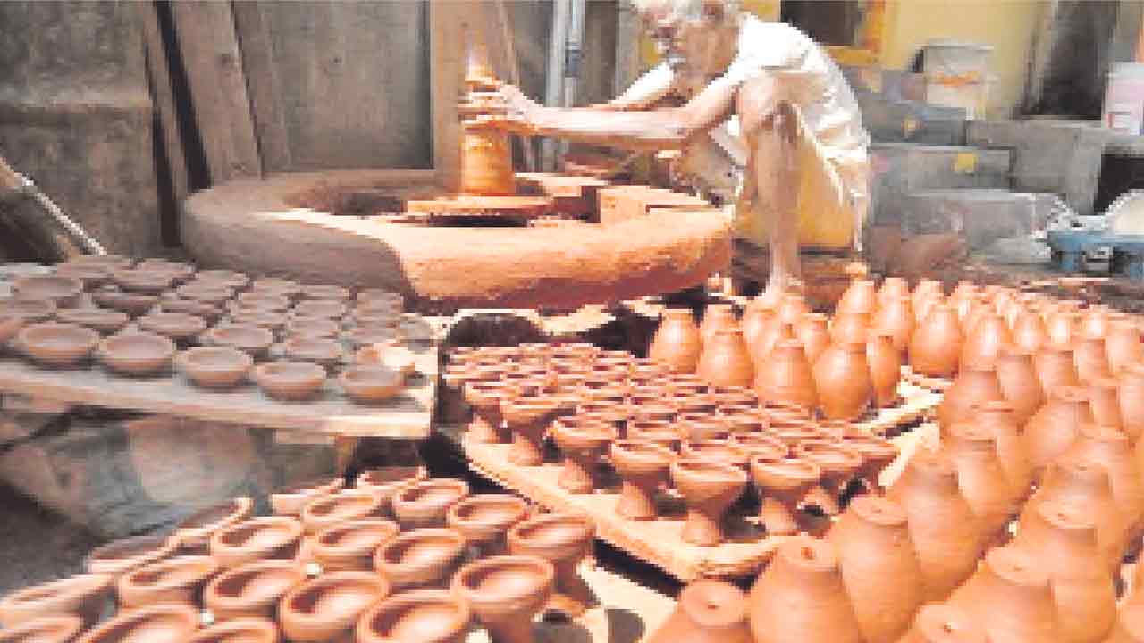 38,497 లక్ష సాయం కోసం వచ్చిన దరఖాస్తులు