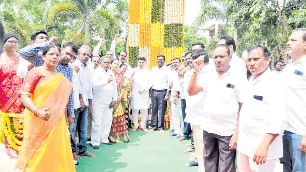 అమరవీరులకు ఘననివాళి