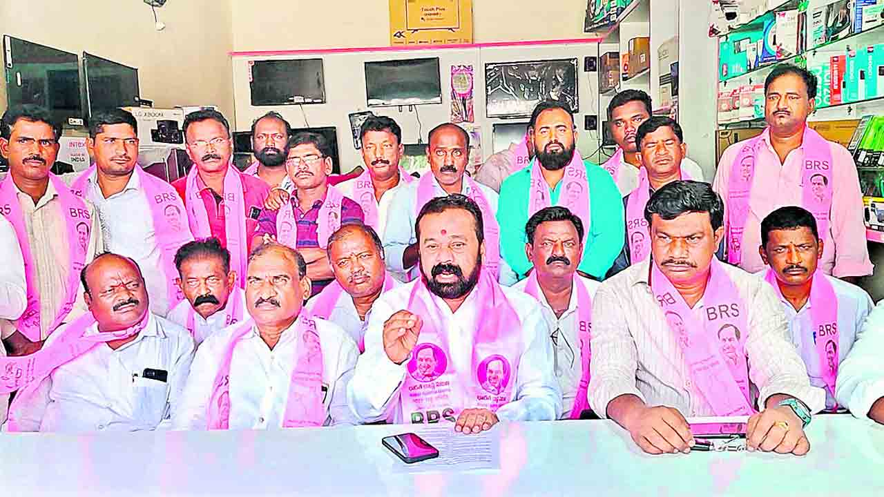 ఉనికి కోసమే కాంగ్రెస్‌ పాట్లు