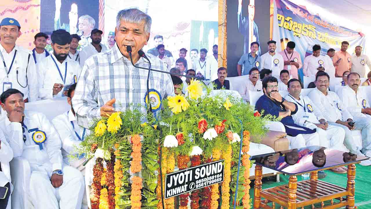 Prakash Ambedkar |  బీజేపీని ఓడిస్తేనే రాజ్యాంగ పరిరక్షణ.. వ్యతిరేకంగా మాట్లాడితే సీబీఐ, ఈడీతో దాడులా: ప్రకాశ్‌ అంబేద్కర్‌