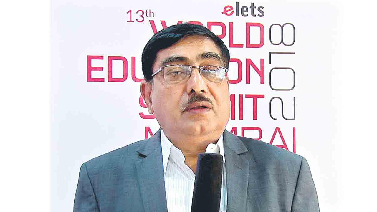 తిన్నింటి వాసాలు లెక్కవెడ్తరా..?