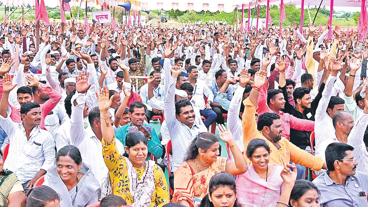 ‘మహా’ నాట గులాబీ తోట